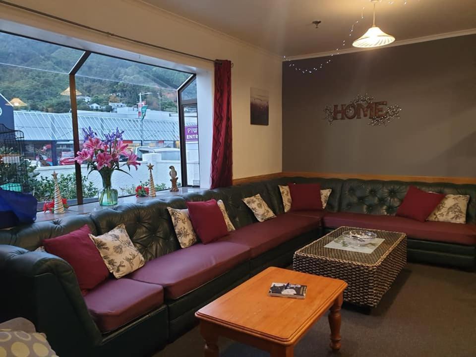 Piwaka Lodge Пиктън Екстериор снимка